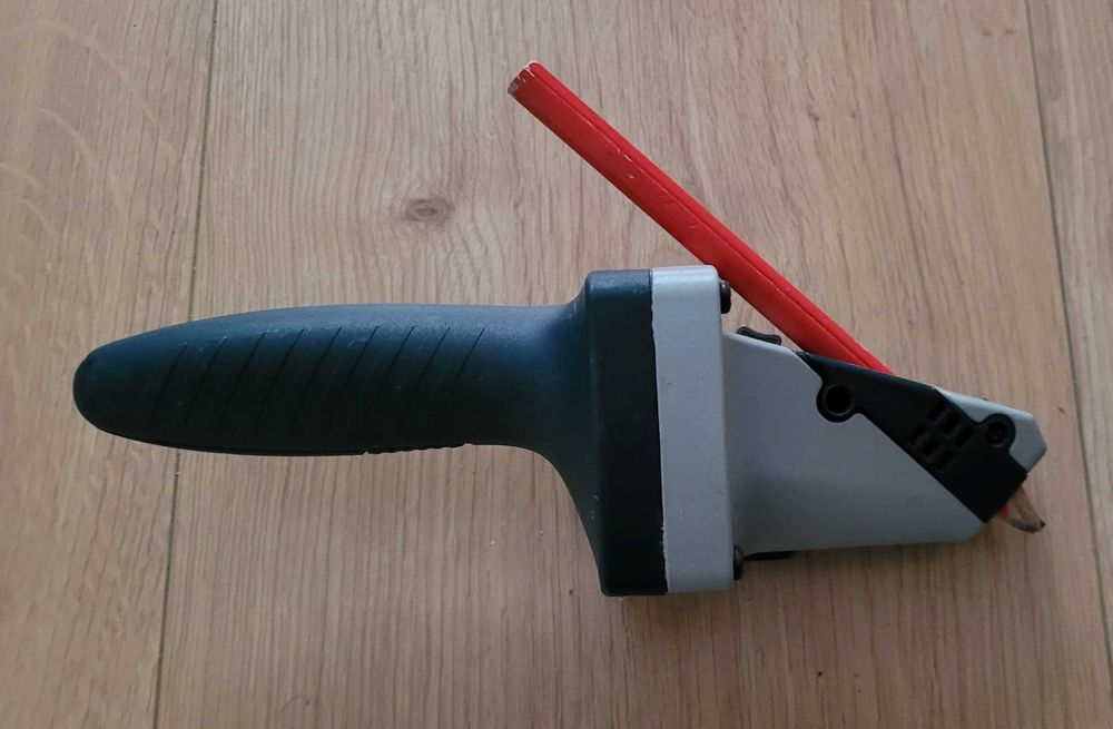 Ręczne narzędzie do cięcia płyt gipsowo-kartonowych