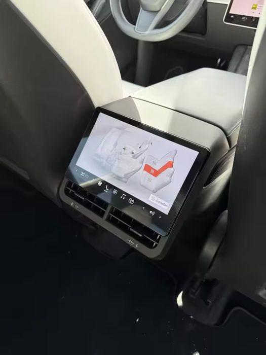 Ecra traseiro Tesla 3 e Y - 8-core, 4 gb ram, 64gb rom