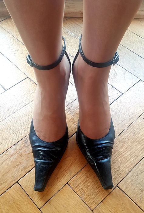 Skórzane czarne szpilki w szpic Gino Rossi 37