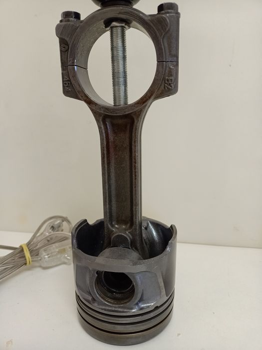 Candeeiro de Mesa Piston e Biela