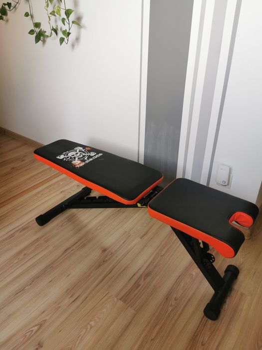 Ławka do ćwiczeń i hantle