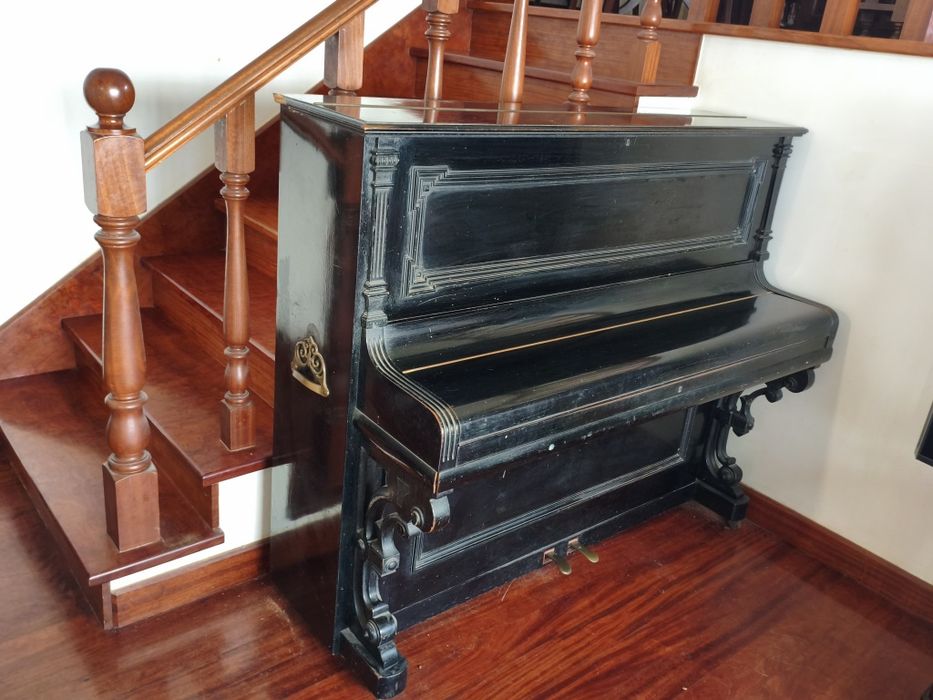 Piano vertical Clássico