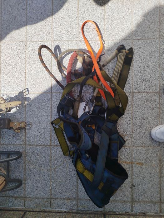 Arnês com absorvador de energia