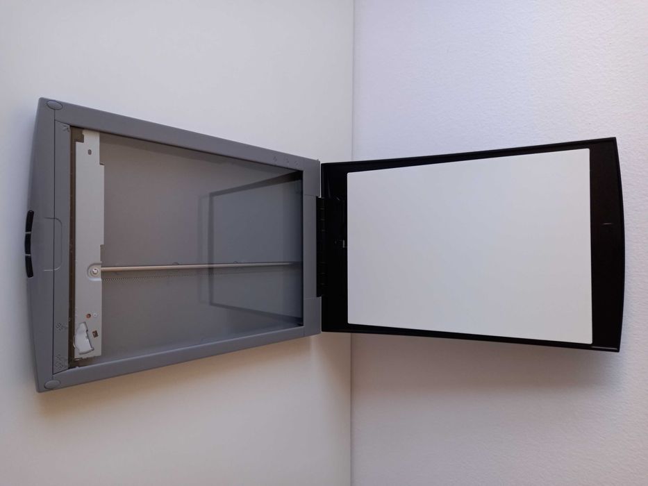 Scanner Canon modelo Lide 25 ultra compacto