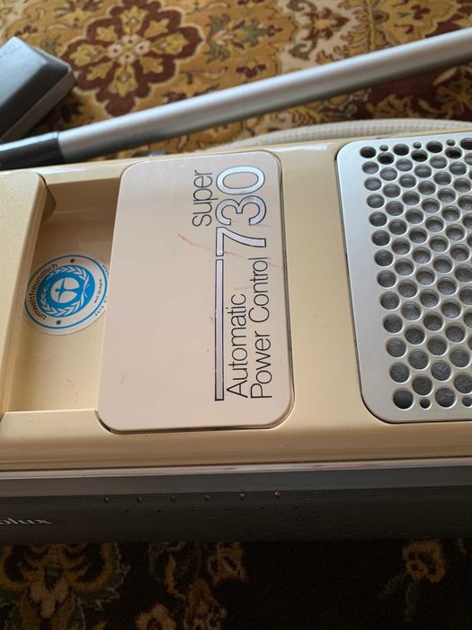 Stary solidny odkurzacz elektrolux D730S