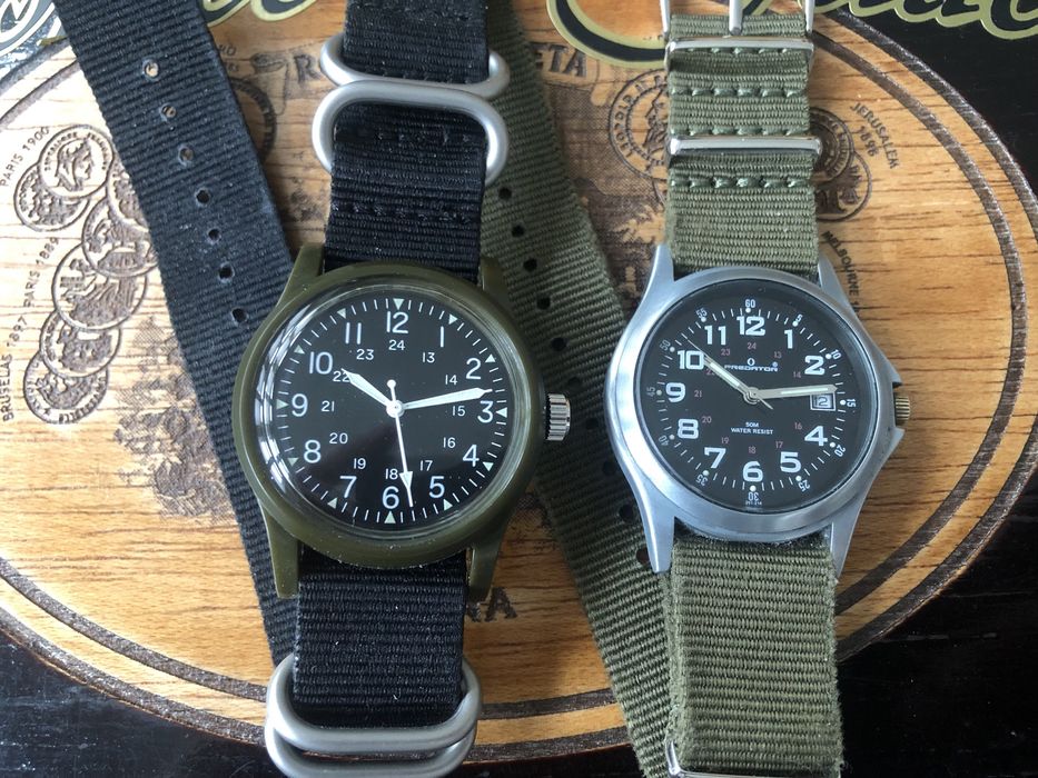 Dwa zegarki w stylu militarnym