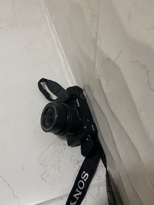 Sony Alpha A6000+Lente do Kit(16-50mm)+3 baterias adicionais!COMO NOVA