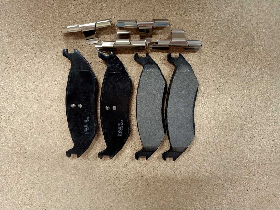 Колодки гальмівні задні  Chrysler Aspen Dodge Durango RAM 1500