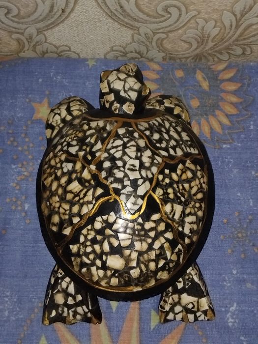 Сувенир черепаха из дерева