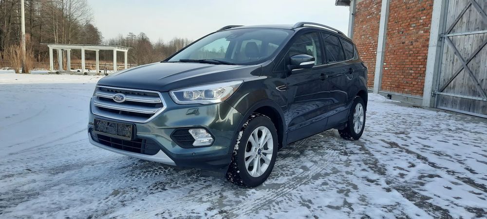 Ford Kuga Titanium Benzyna Skóra Panorama Nawigacja Mały Potwierdzony przebieg