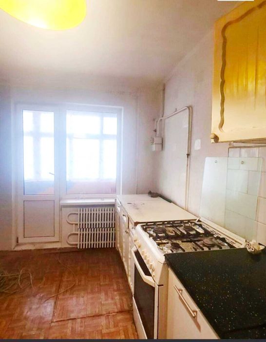 3-к. кв-ра 70 кв.м. в цегляному будинку, Сахарова. Газ. Держ. програми