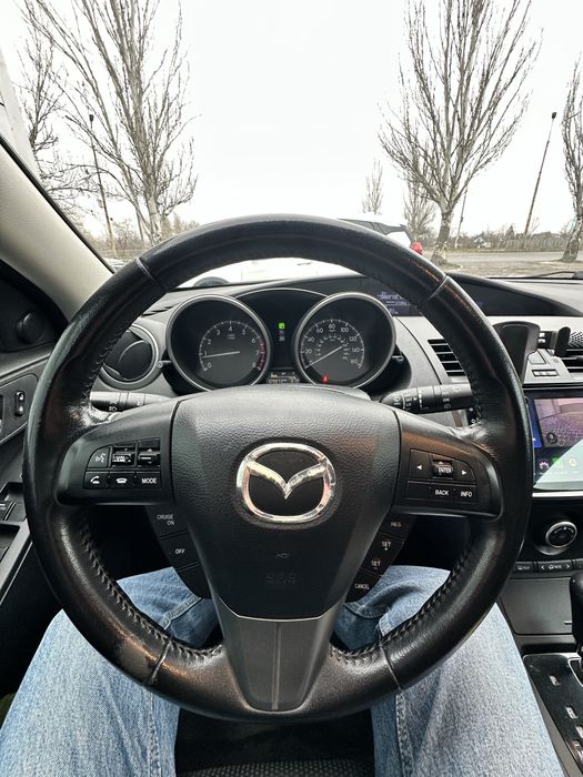 Продам свою автівку Мазда 3 Хетчбек 2012