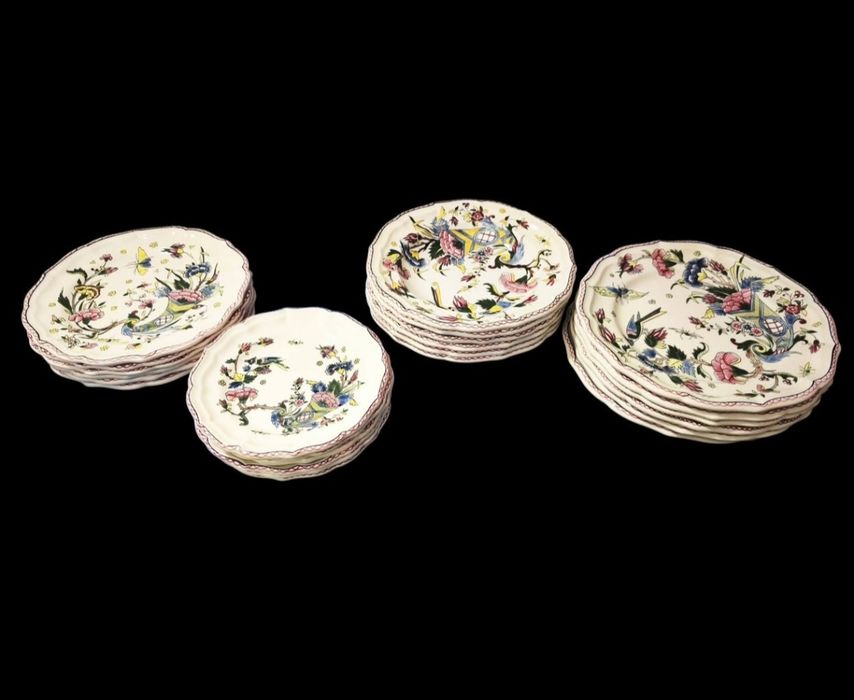 Serviço de jantar Gien(France) modelo super exclusivo " A LA CORNE D'ABONDANCE" para 6 pessoas (24 Peças)