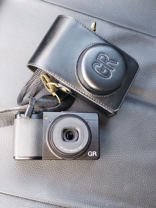 RICOH GR iiix...