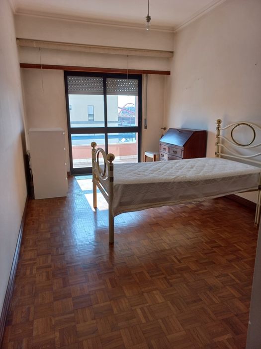 Cama de solteiro em ferro