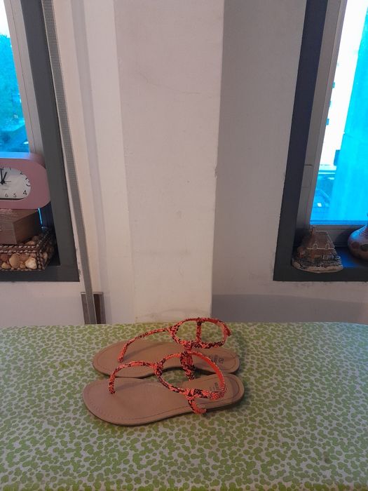 Vendo Sandálias de Senhora SEASIDE muito bonitas como novas