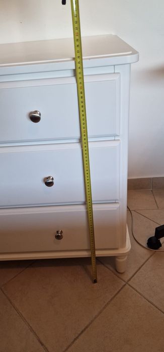 Cómoda branca IKEA com gavetas
