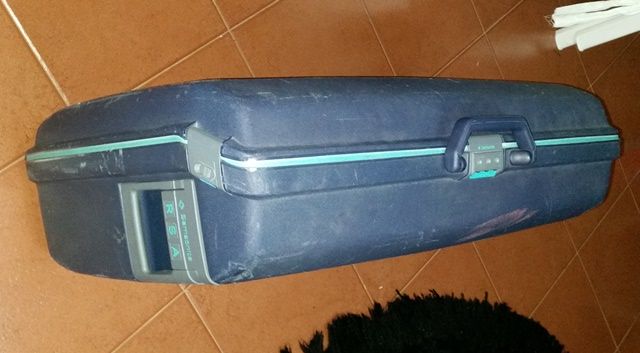 Mala de porão rígida Samsonite com  código de segurança