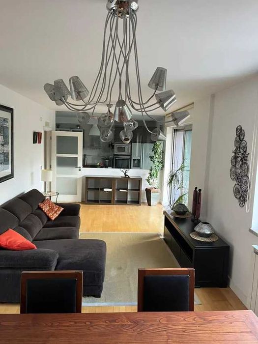 Sofá de veludo castanho