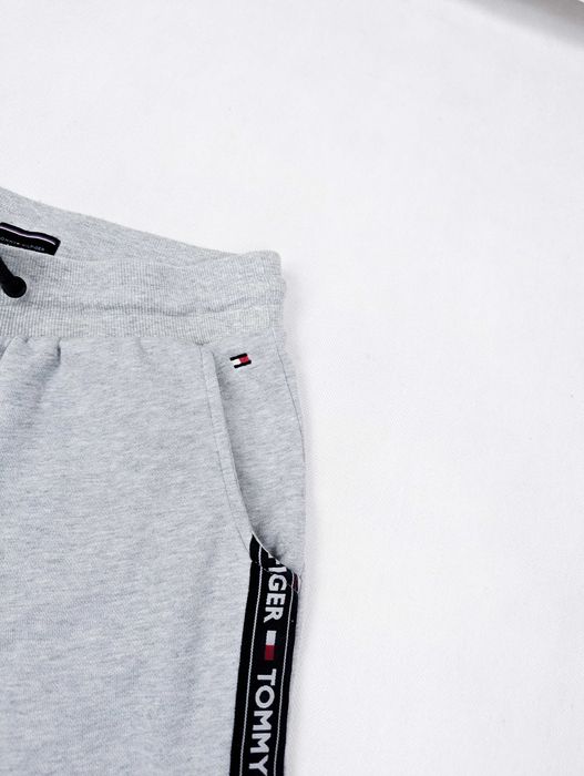 Tommy Hilfiger szare spodenki M
