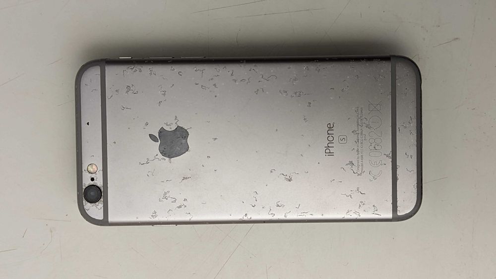 iPhone 6S com ecrã estragado (para arranjar ou para peças)