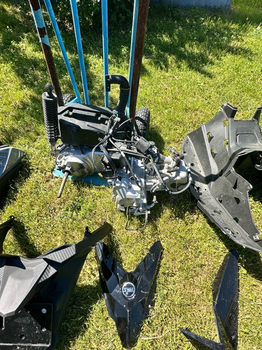 Części do  nowego Sym Cruisym 125 silnik lagi licznik koła owiewki