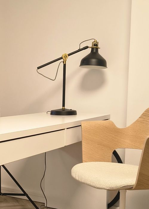 Lampa biurkowa czarna Ranarp