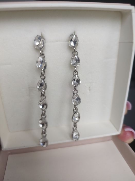 Długie kolczyki łezki