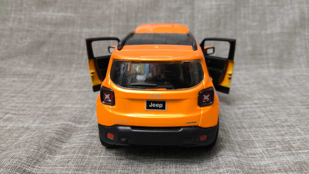 Машинка Jeep Renegade 2017 1/24 Maisto