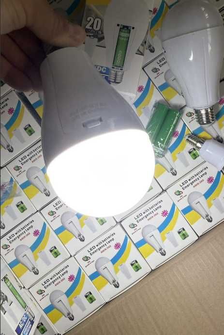 Лампочка з акумулятором 2x18650 20W світлодіодна  автономна