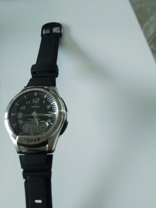 Zegarek Casio  wielofunkcyjny.
