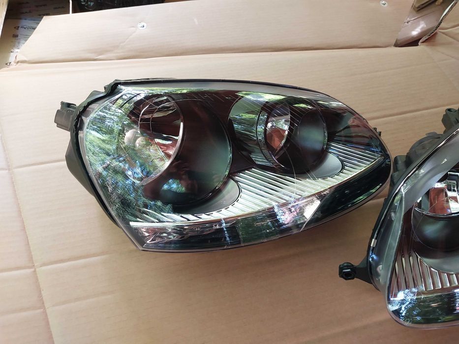 VW GOLF V reflektory lampy nowe CZARNE komplet
