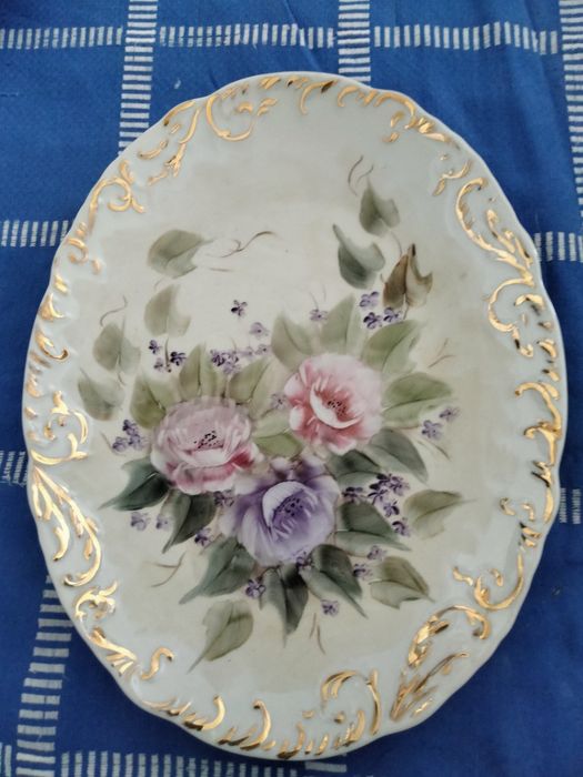 Antiga travessa pintada à mão