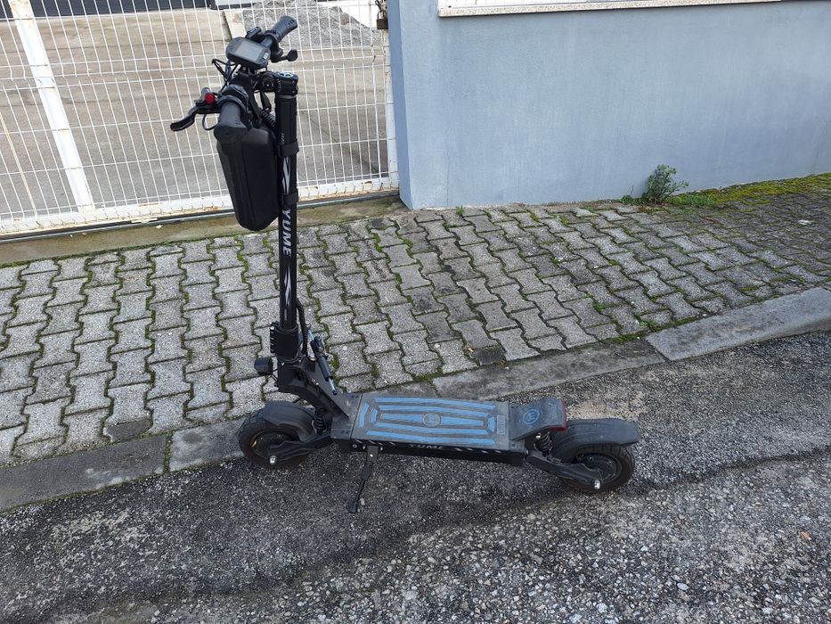 Yume Hawk 2400w poucos km