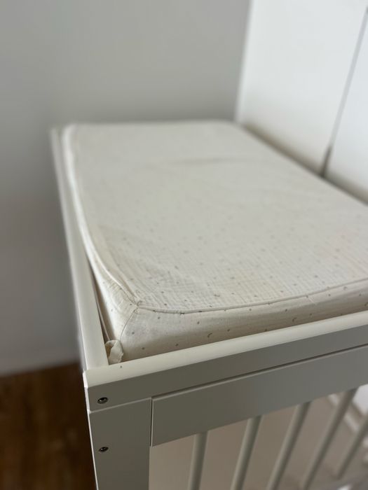 Armário de apoio da marca IKEA