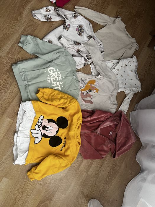 Продам набір речей на дівчинку 104-110