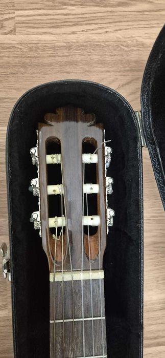 Guitarra clássica Manuel Rodríguez e Hijos usada com estojo rígido