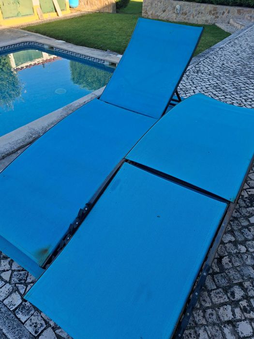 espreguiçadeiras em ferro de rede para restauro