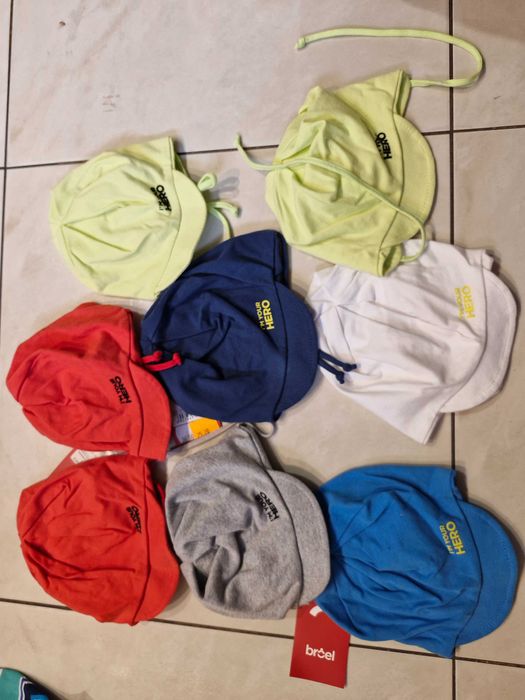 Czapeczki dla chłopca BROEL