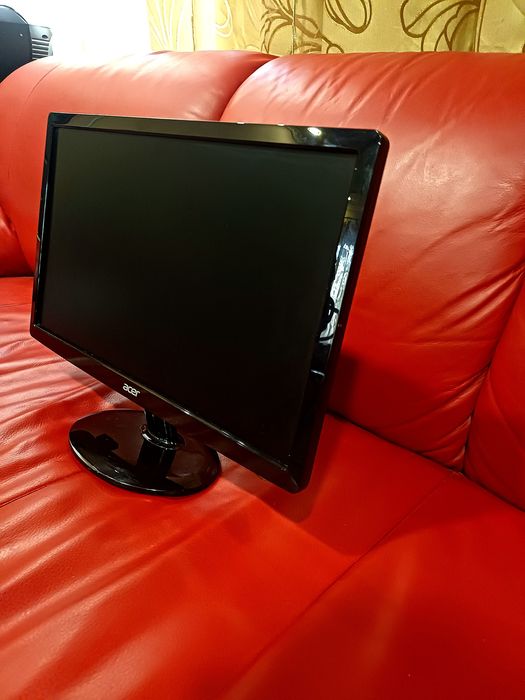 Монитор Acer в новом состоянии