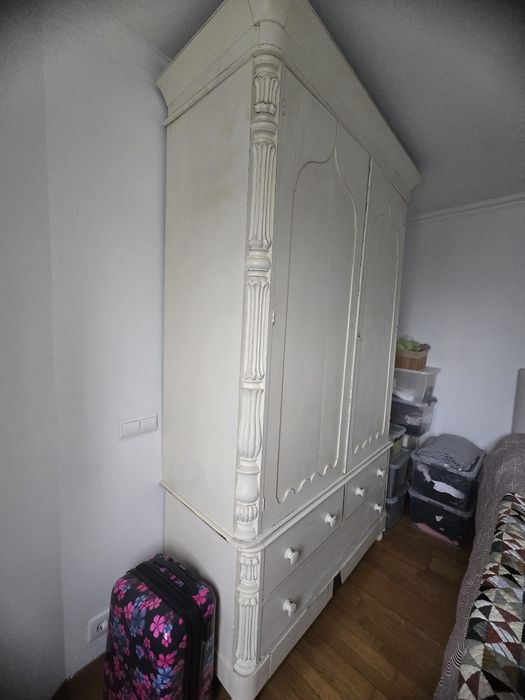 Roupeiro de madeira pintado branco