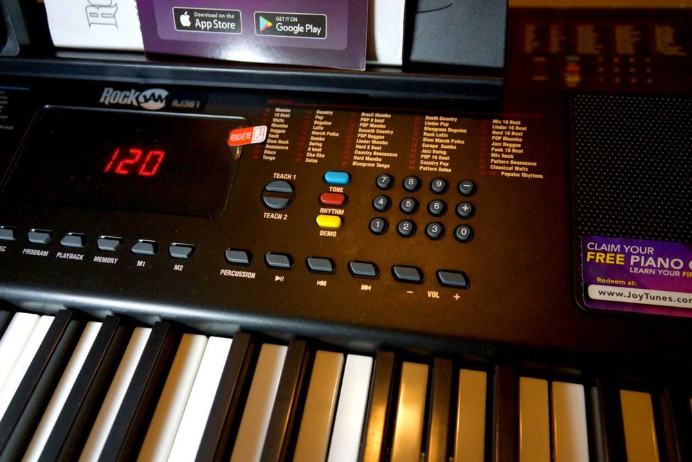 NOWY keyboard 61 klawiszy. Stan sklepowy. Warty 450 zł.