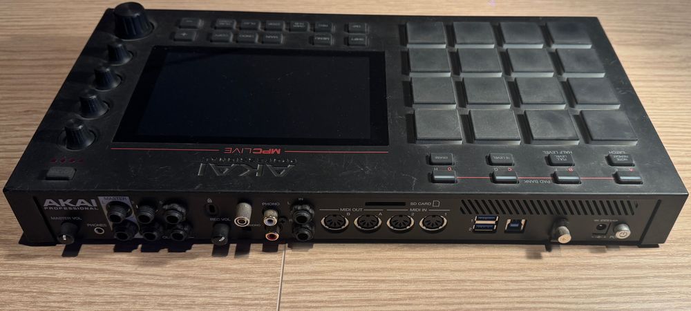 Akai MPC Live Standalone Sampler / Sequencer - Black