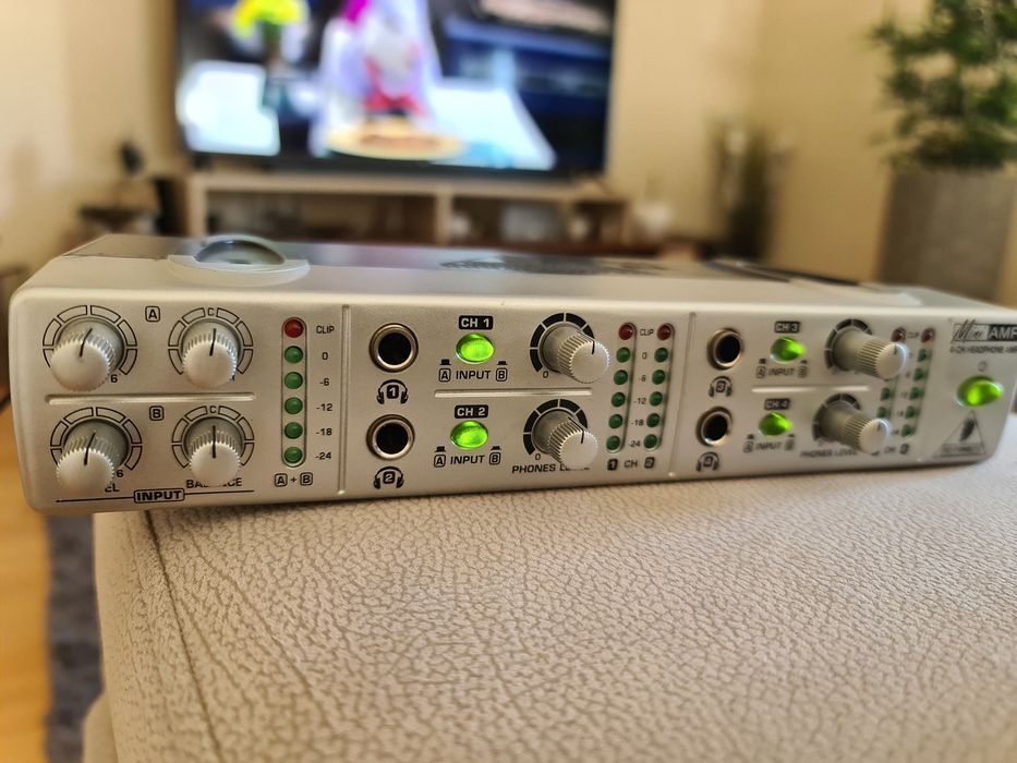 Berhinger Amp800 como novo