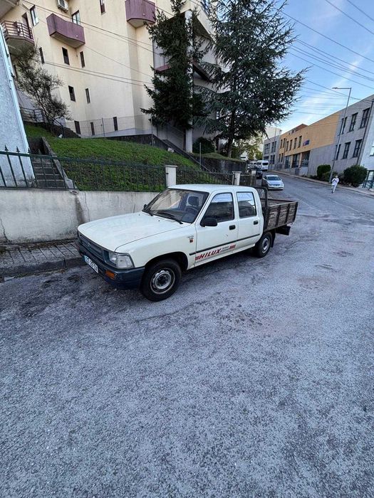 Toyota hilux 5 lugares