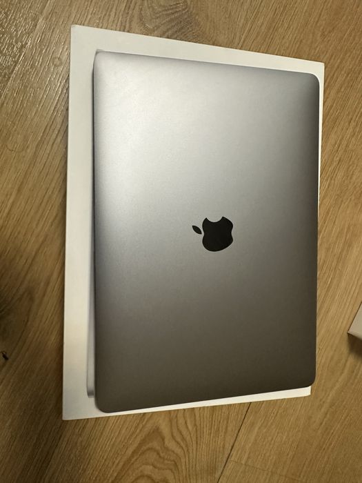 MacBook Pro 13 2020 I7 2.3 / 16gb / 512ssd 358 циклів