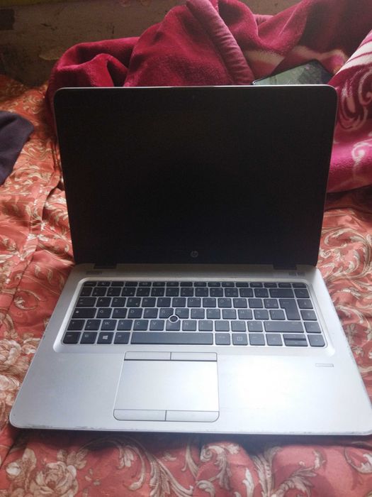 Computador portátil com carregador514415694531143681