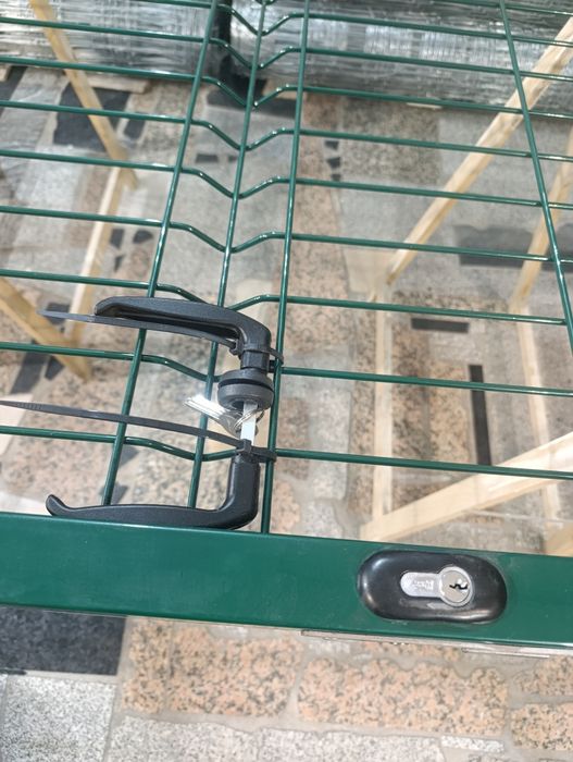 Portões exteriores com painel 3D