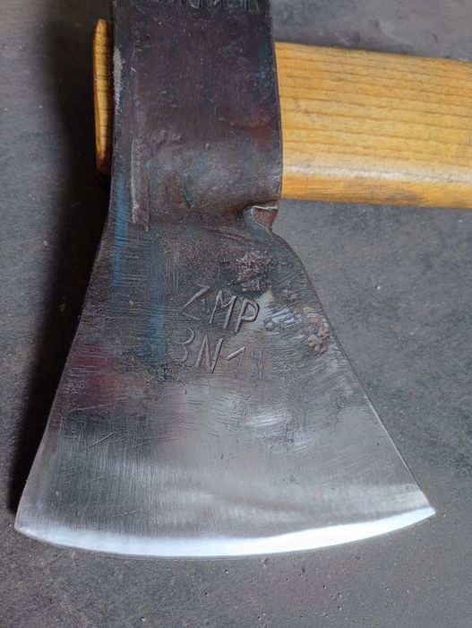 Ręcznie kuta siekiera ZMP 1,5kg / 60cm akacja