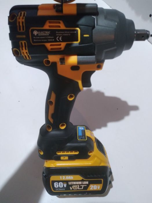 Гайковерт посадка акб Dewalt